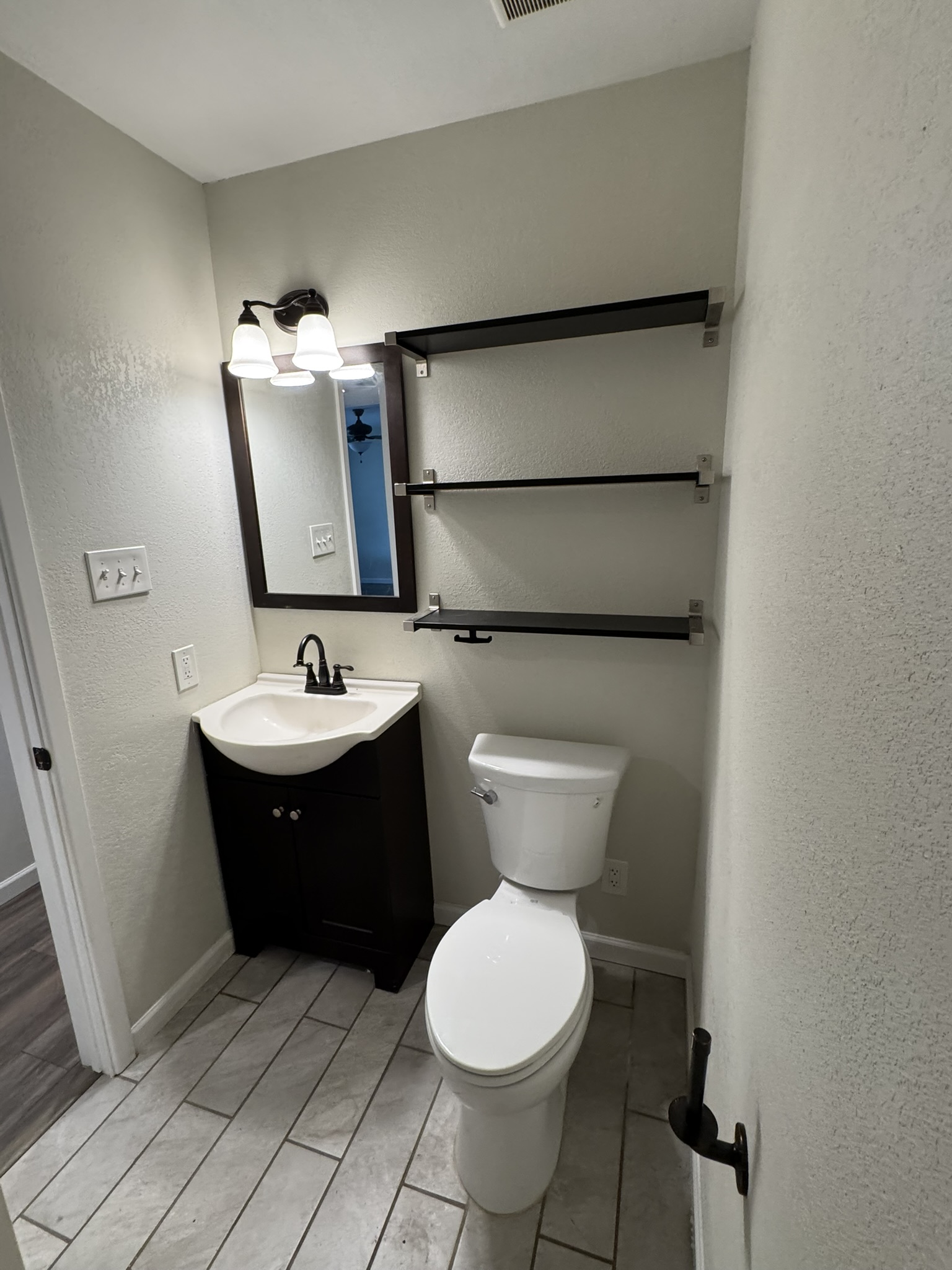 2006 Ash Street Georgetown, TX 78626 - Photo 15 of 21 2nd bathroom