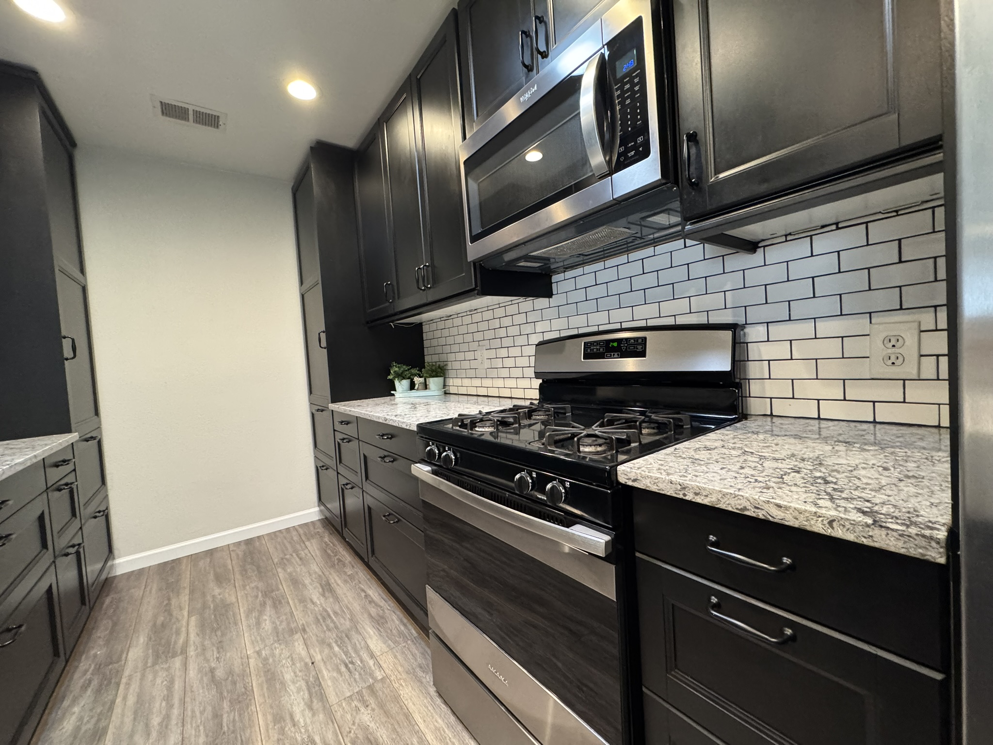 2006 Ash Street Georgetown, TX 78626 - Photo 4 of 21 Updates Kitchen with stainless steal appliances