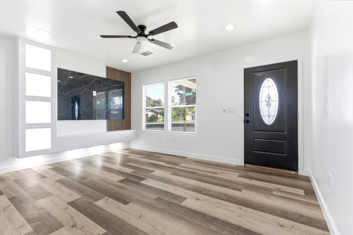 3763 East Verrue Avenue Fresno, CA 93702 - Photo 15 of 24 a view of an entryway with a workspace