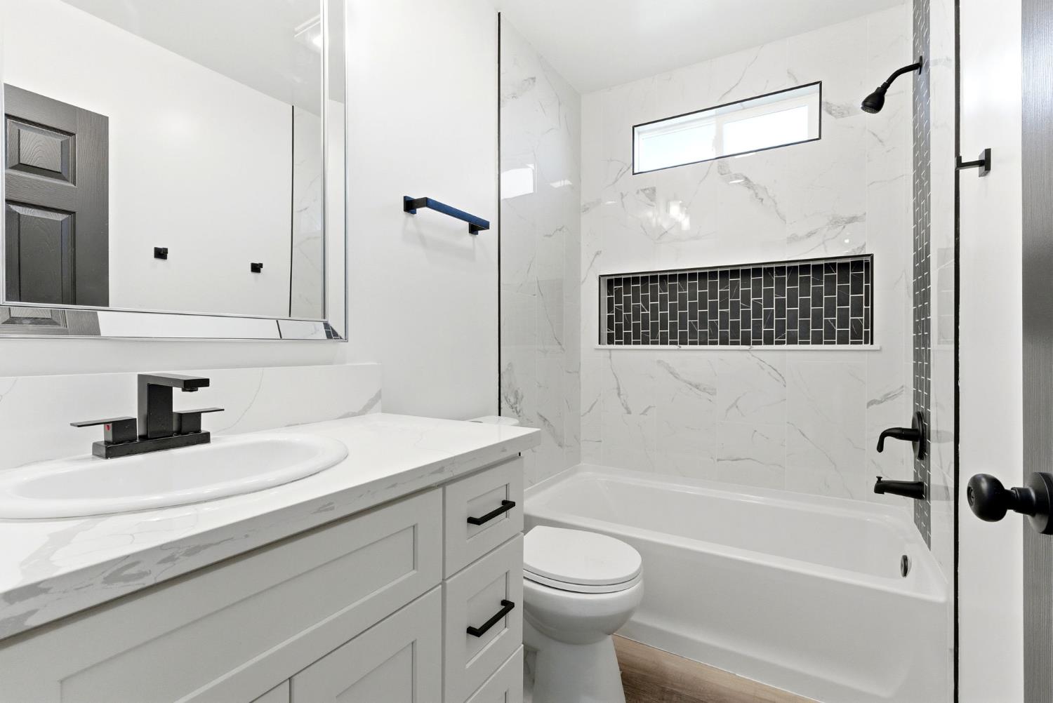 3763 East Verrue Avenue Fresno, CA 93702 - Photo 21 of 24 a bathroom with a sink a toilet and a bathtub