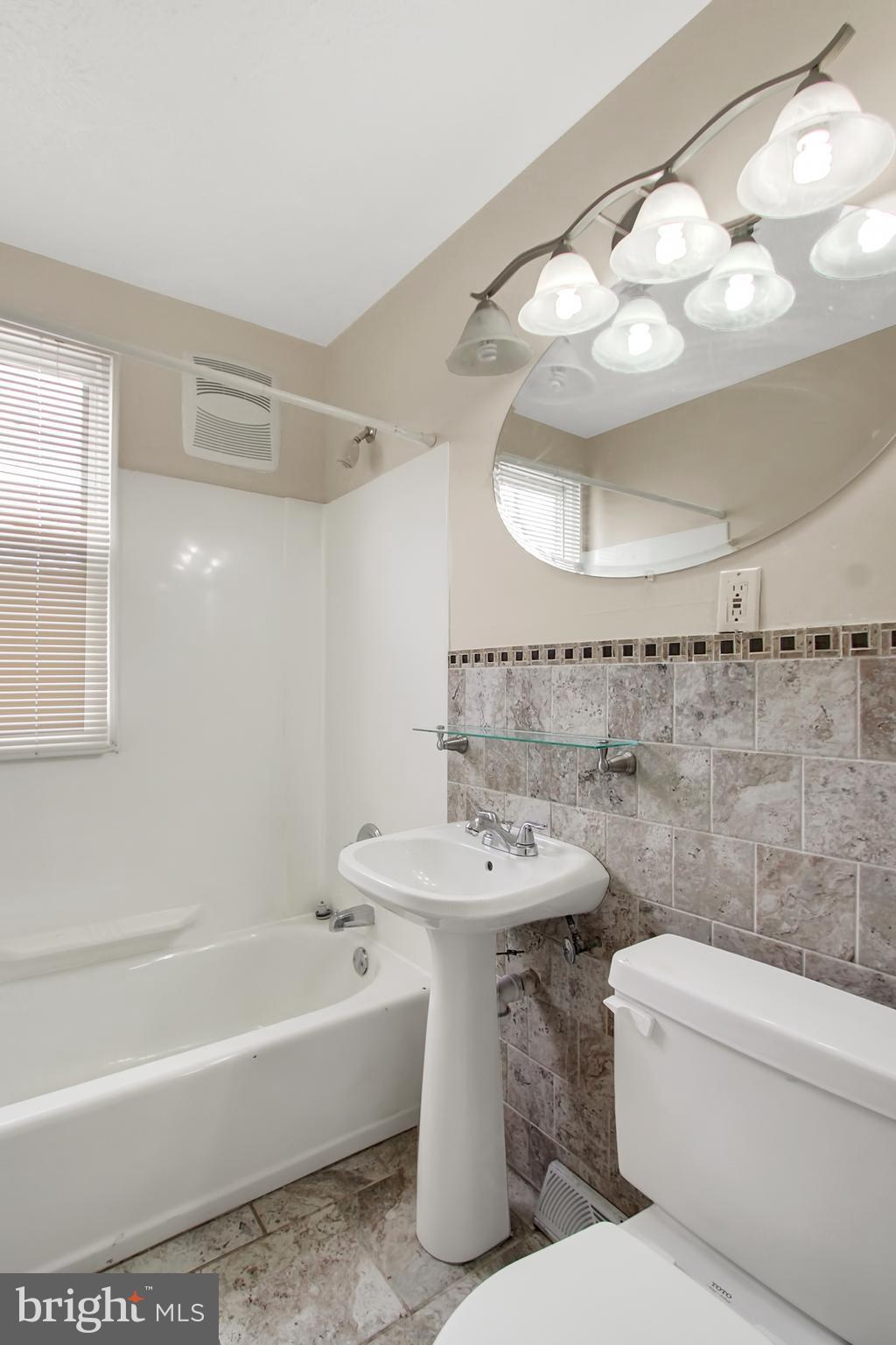 8233 Cornwall Road Baltimore, MD 21222 - Photo 18 of 29 Bath