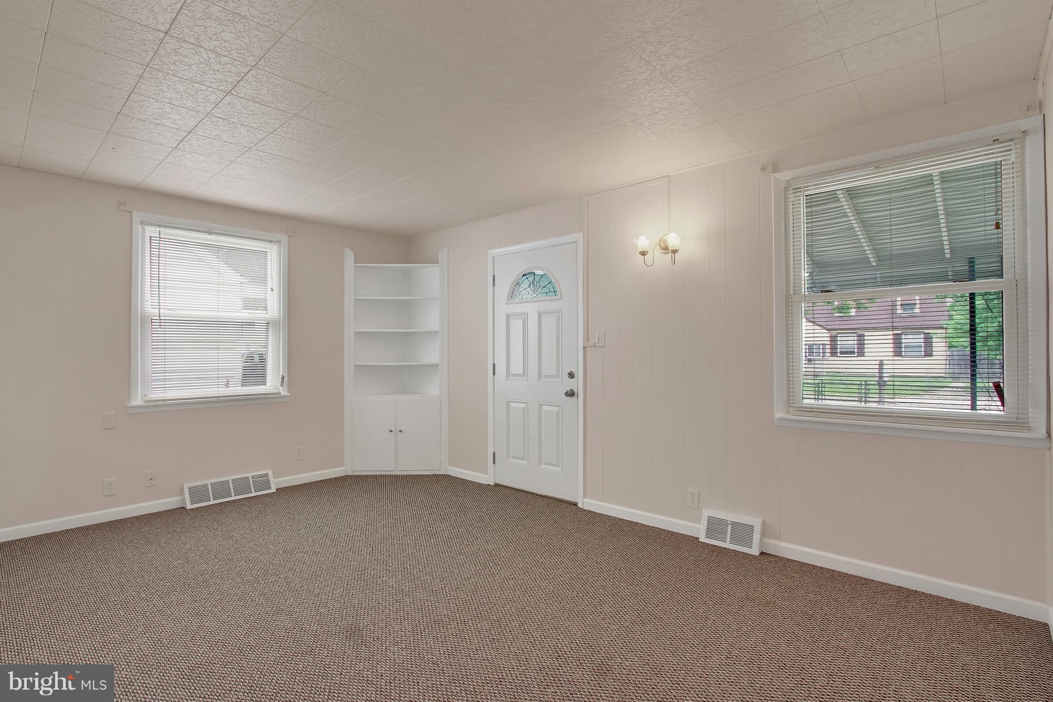 8233 Cornwall Road Baltimore, MD 21222 - Photo 7 of 29 Living Room