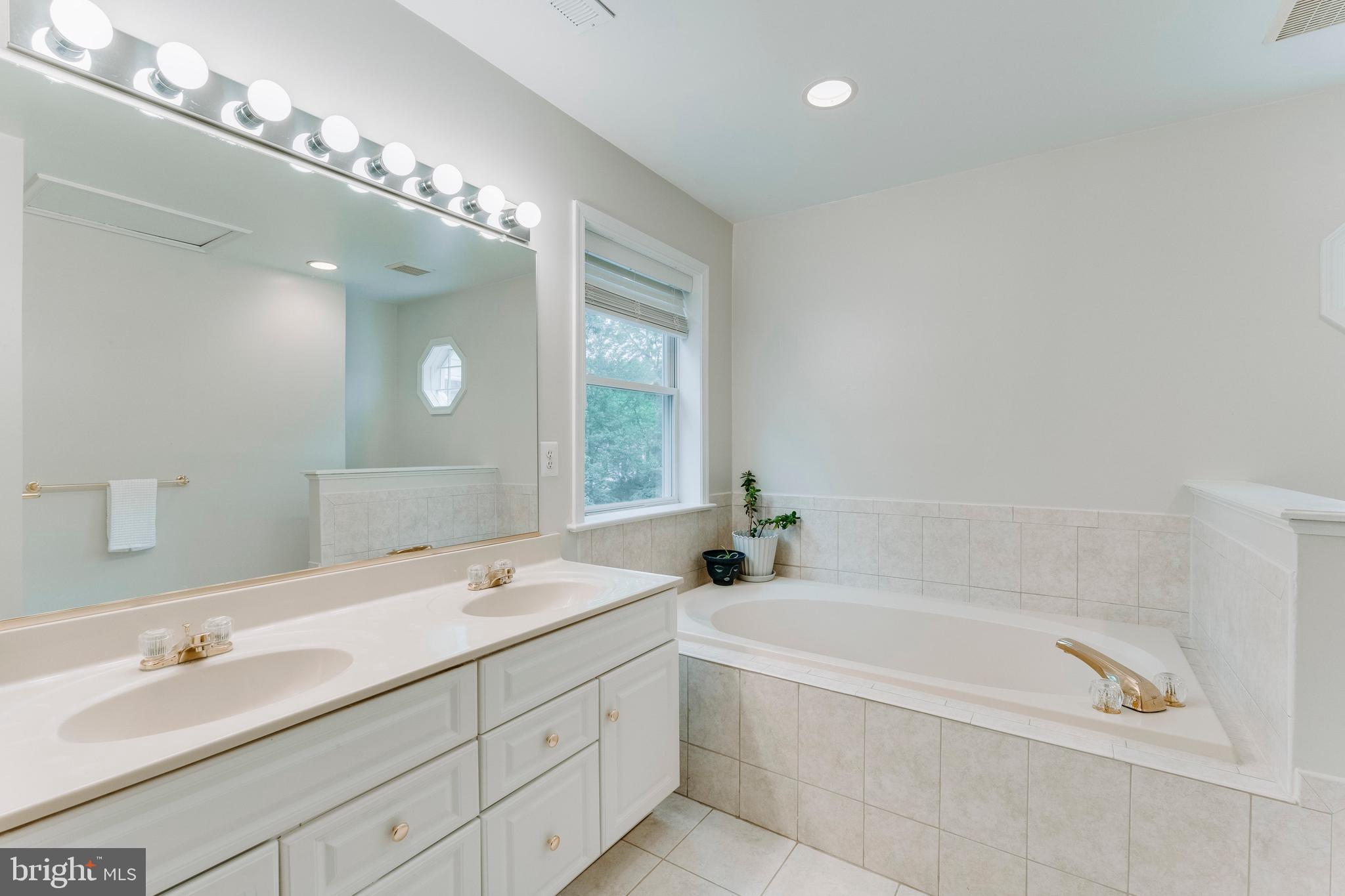 5705 Northfield Road Bethesda, MD 20817 - Photo 29 of 51 Premier Suite Bath w double vanity and tub