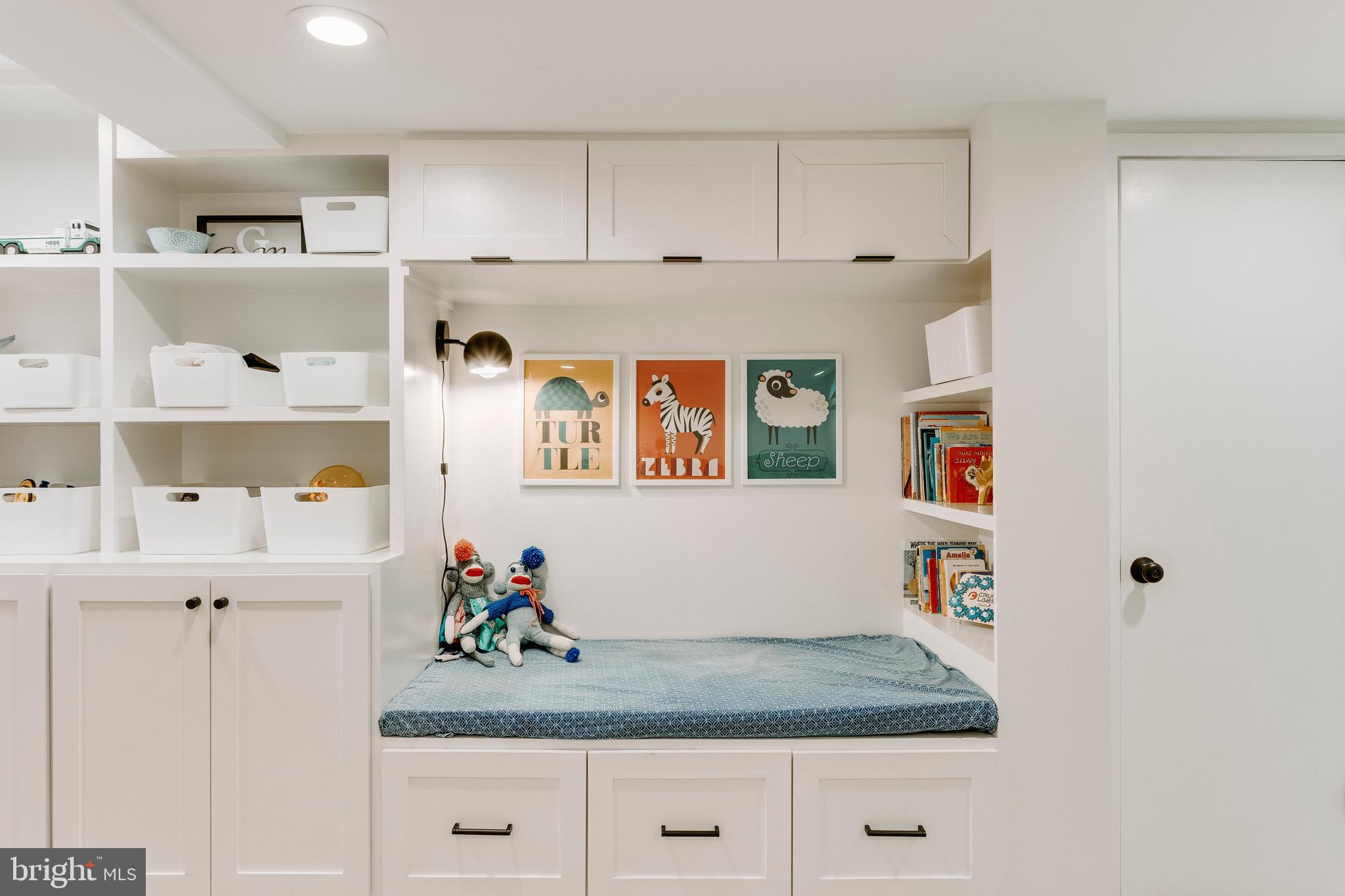 5705 Northfield Road Bethesda, MD 20817 - Photo 42 of 51 Custom built-ins