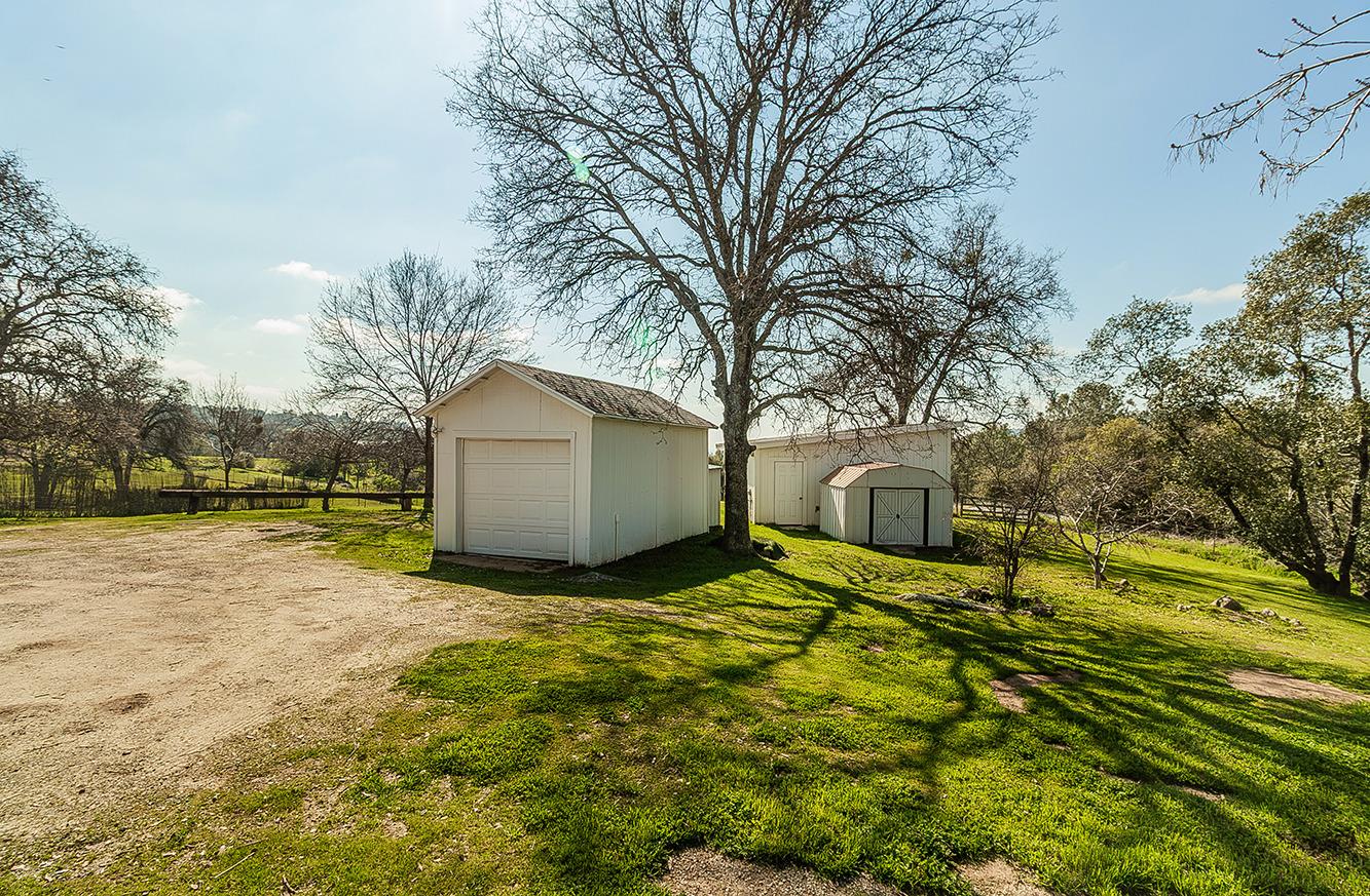 29039 Auberry Road Prather, CA 93651 - Photo 71 of 73 a view of a backyard with large tree