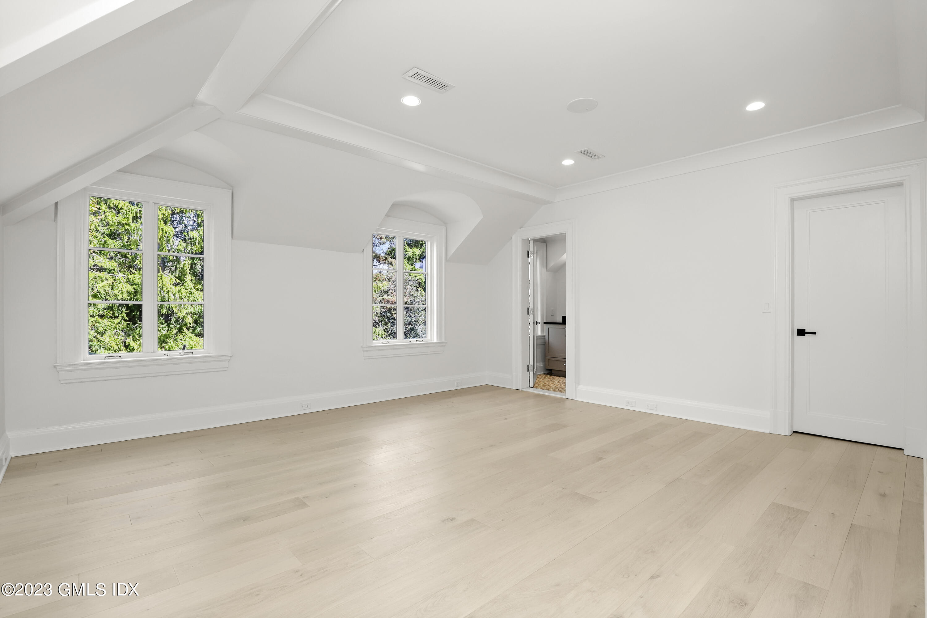 32 Meadowcroft Lane Greenwich, CT 06830 - Photo 21 of 43 an empty room with windows and closet