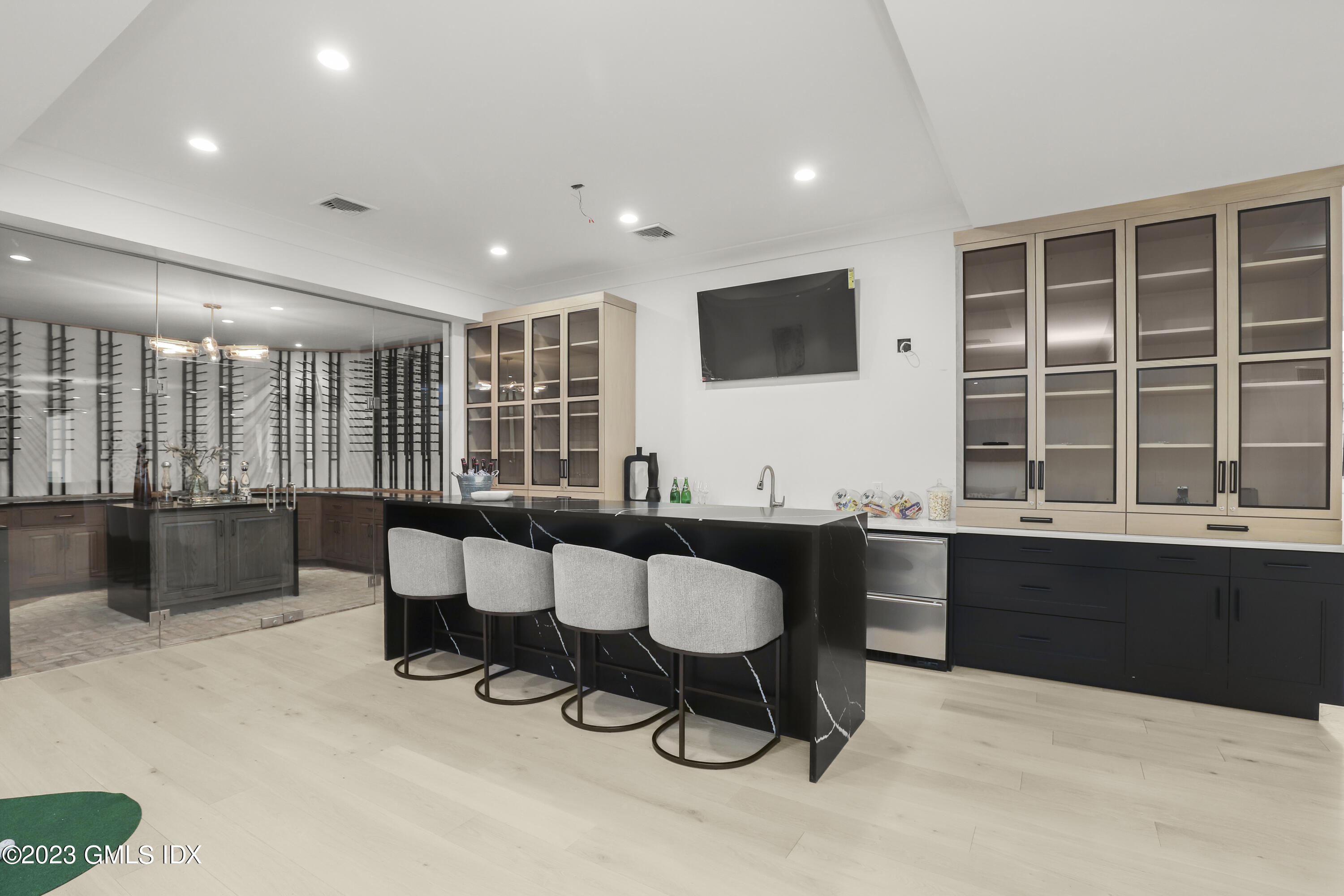 32 Meadowcroft Lane Greenwich, CT 06830 - Photo 31 of 43 LOWER LEVEL BAR