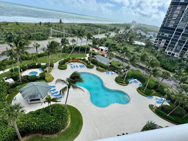 a view of a multi story building