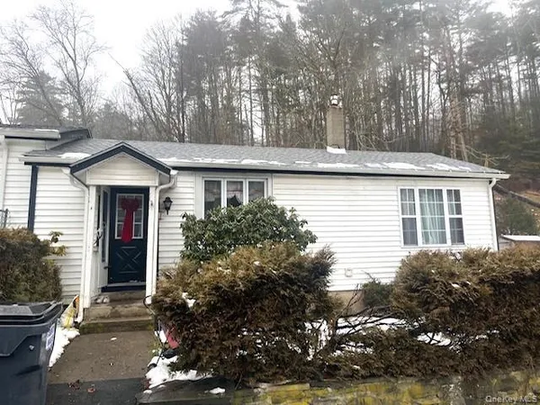 a view of house with a outdoor space