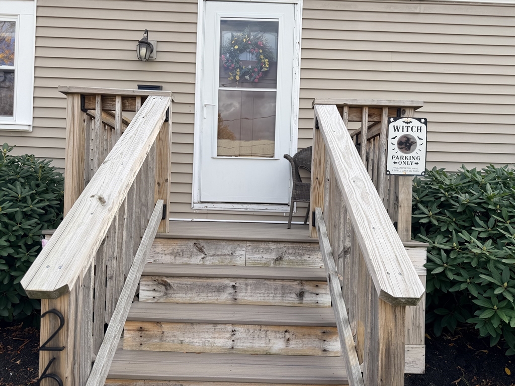 26 Colonial Road Peabody, MA 01960 - Photo 2 of 25 a view of entryway