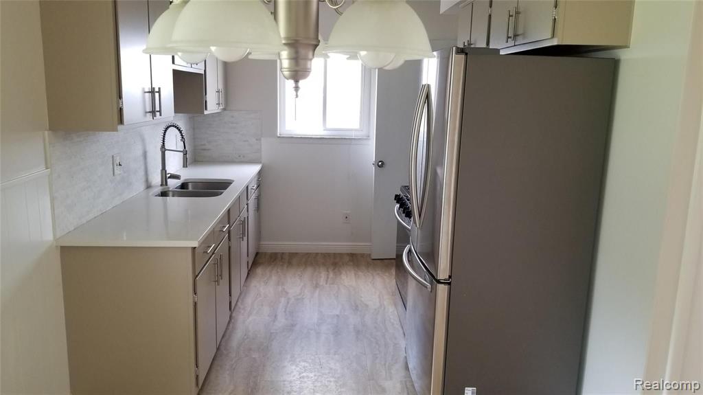 8358 Harding Center Line, MI 48015 - Photo 11 of 26
