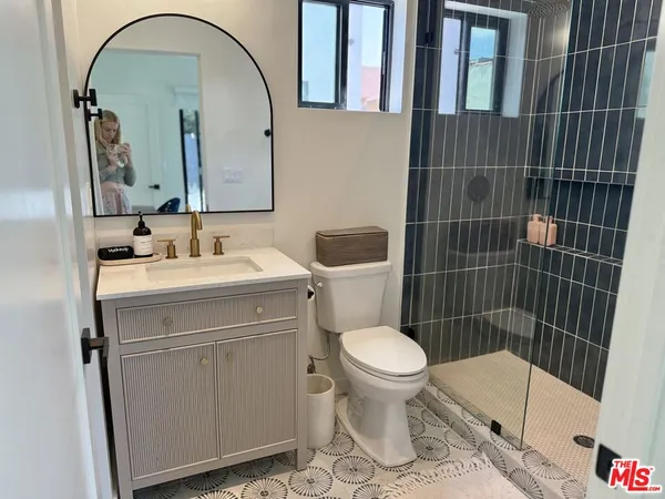 $1,698,900 | 2911 South Rimpau Boulevard, Unit 2909, Los Angeles, CA 90016