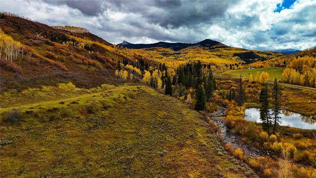 a view of an outdoor space