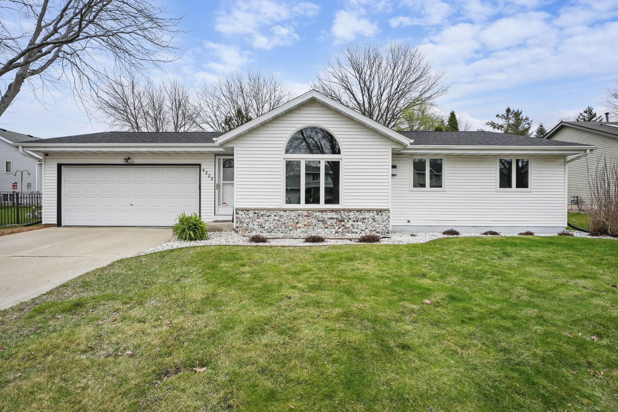 4225 Brown Madison, WI 53704 - Photo 2 of 33