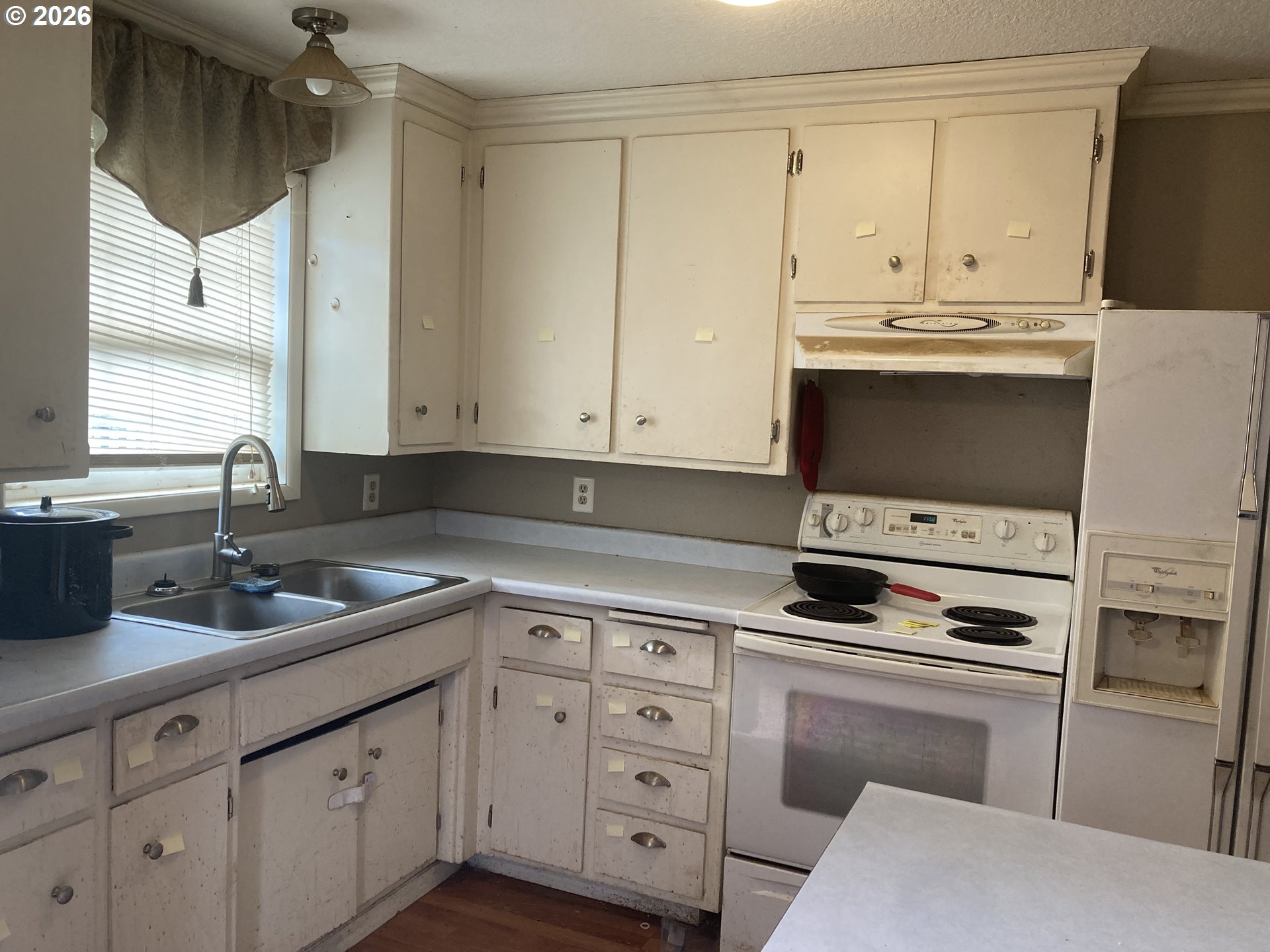 645 South 14th Street Cottage Grove, OR 97424 - Photo 3 of 15 a kitchen with appliances a sink and cabinets