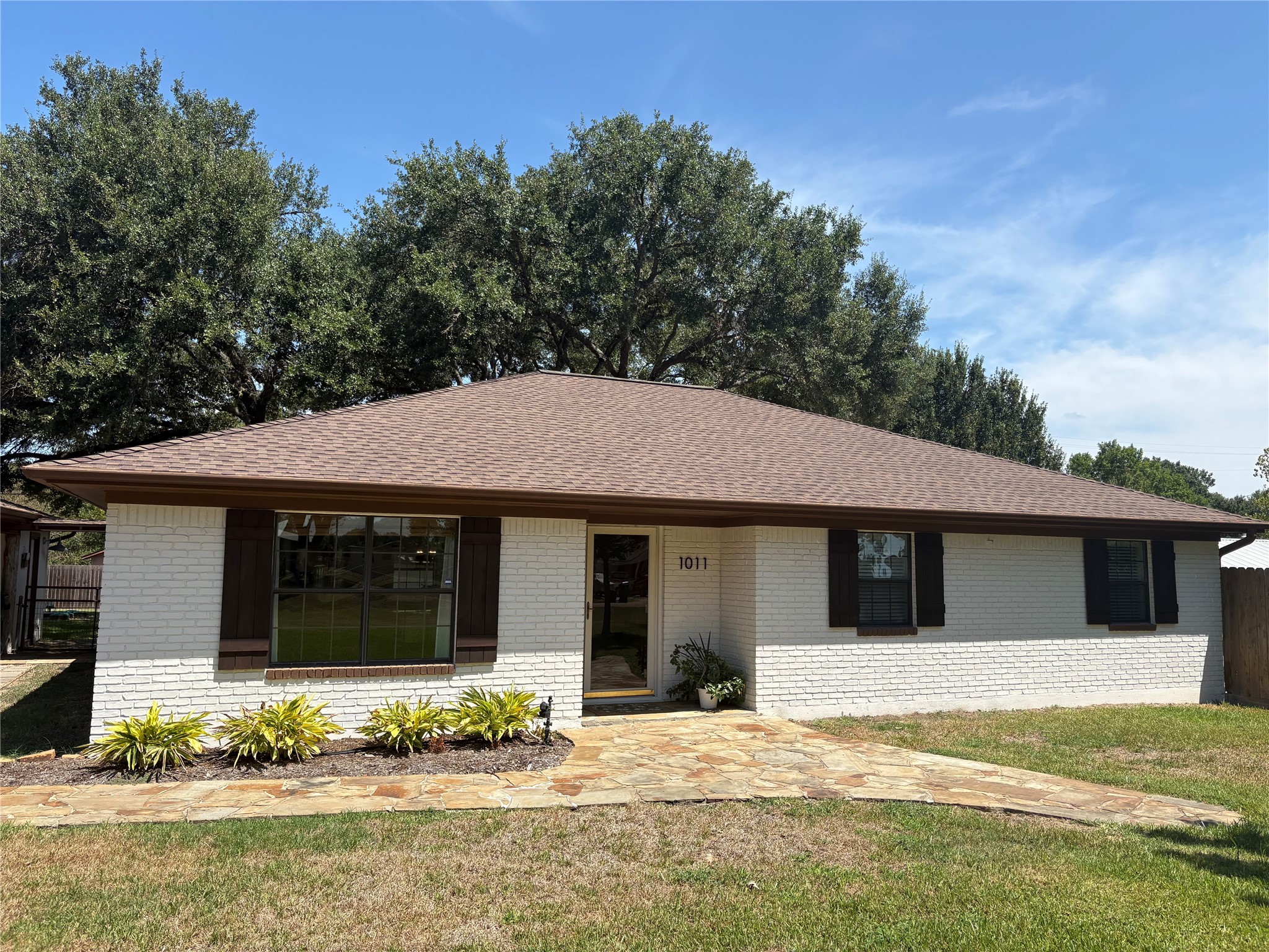 1011 Lee Road Columbus, TX 78934 - Photo 1 of 32 Gallery Image 1