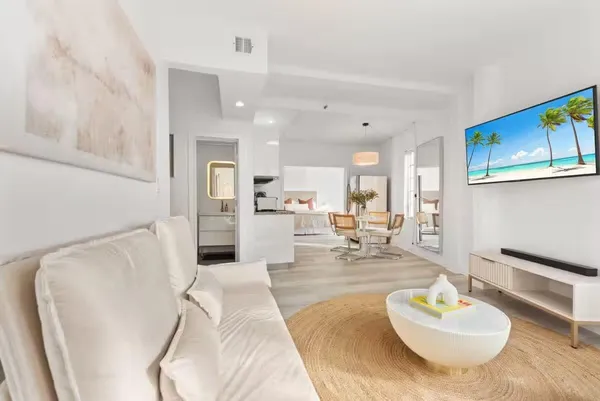 $4,100 | 530 Ocean Drive, Unit 103A/104, Miami Beach, FL 33139