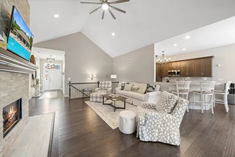 $995,000 | 112 Lake Vista Circle, Fontana, WI 53125