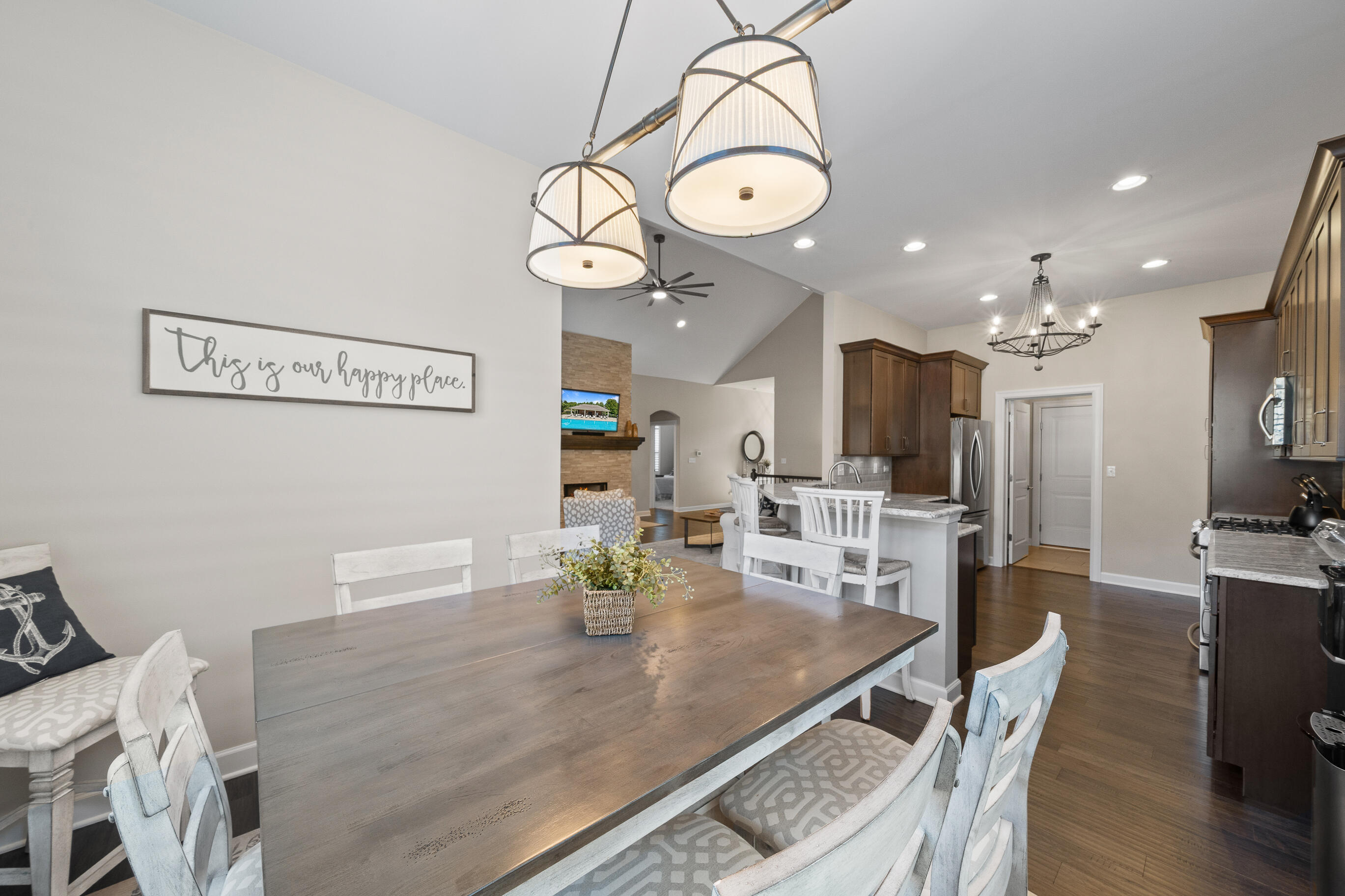112 Lake Vista Circle Fontana, WI 53125 - Photo 11 of 48 Dining Area to Kitchen