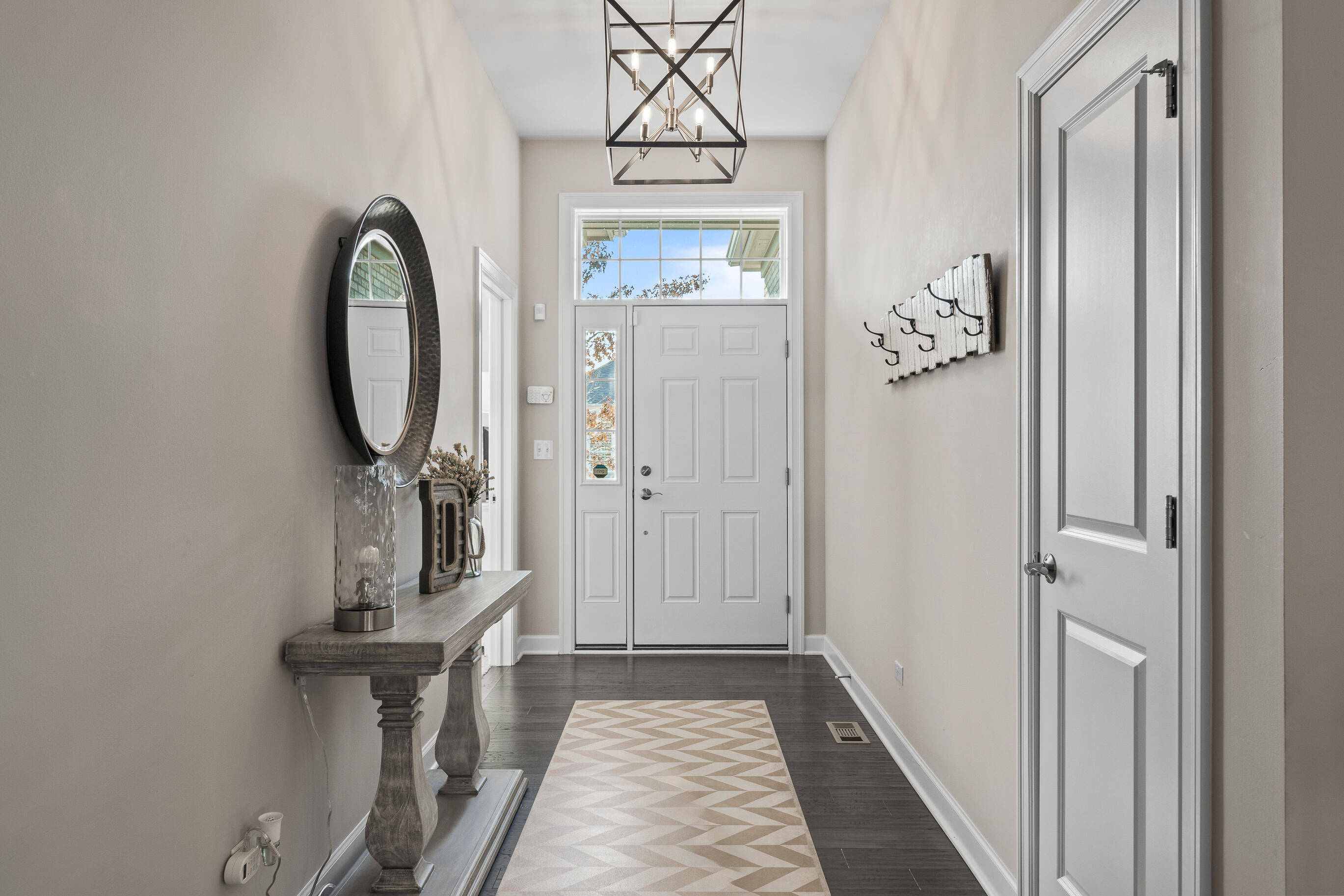 112 Lake Vista Circle Fontana, WI 53125 - Photo 2 of 48 Entry Foyer