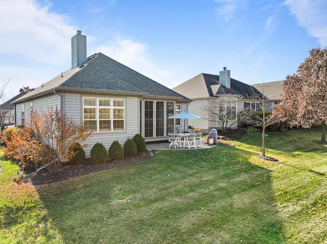 $995,000 | 112 Lake Vista Circle, Fontana, WI 53125