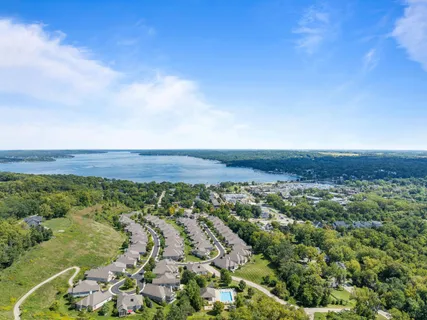 $995,000 | 112 Lake Vista Circle, Fontana, WI 53125