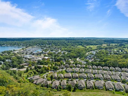 $995,000 | 112 Lake Vista Circle, Fontana, WI 53125