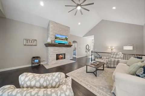 $995,000 | 112 Lake Vista Circle, Fontana, WI 53125