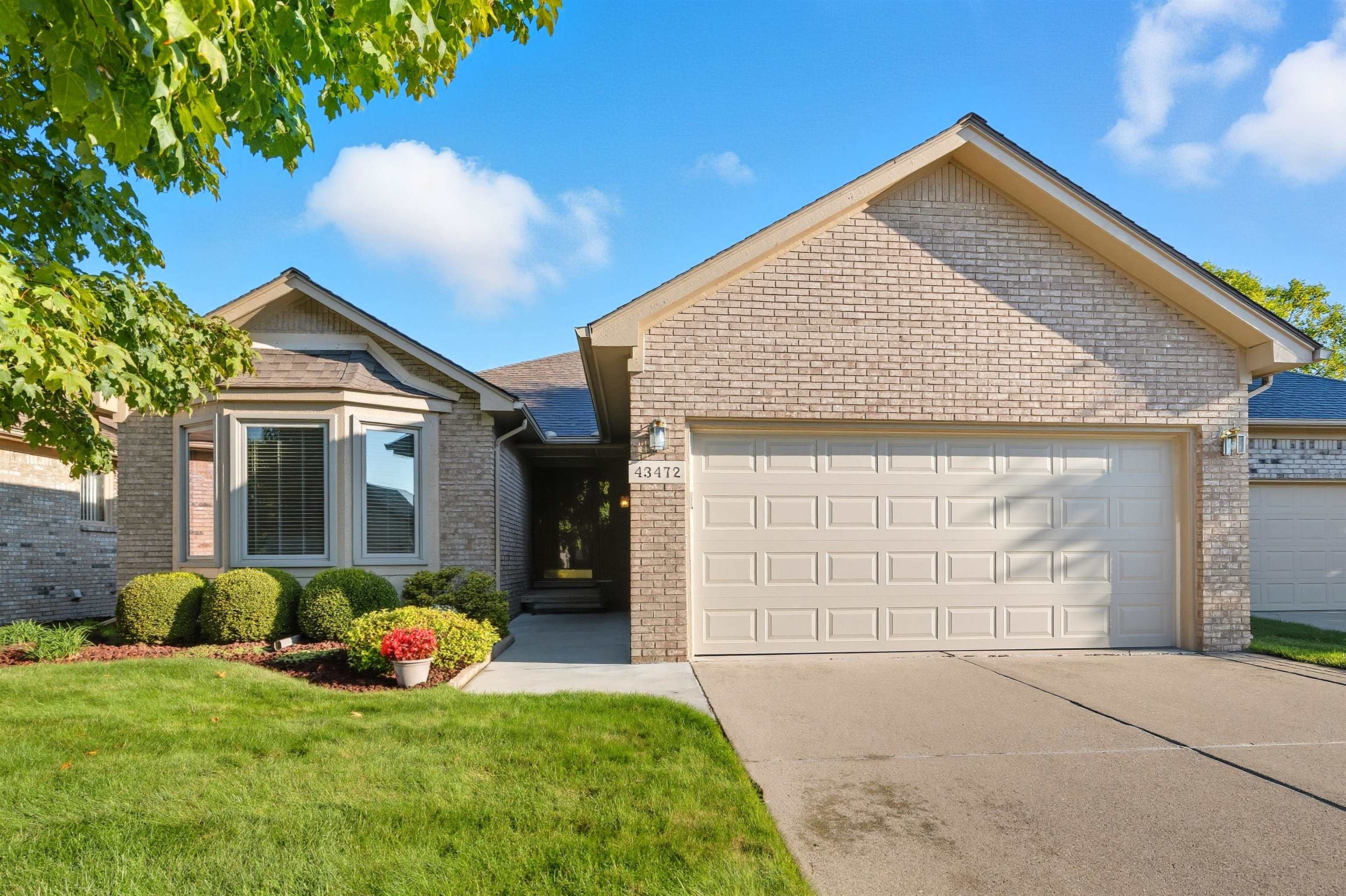 43472 Pointe Drive Clinton, MI 48038 - Photo 1 of 29