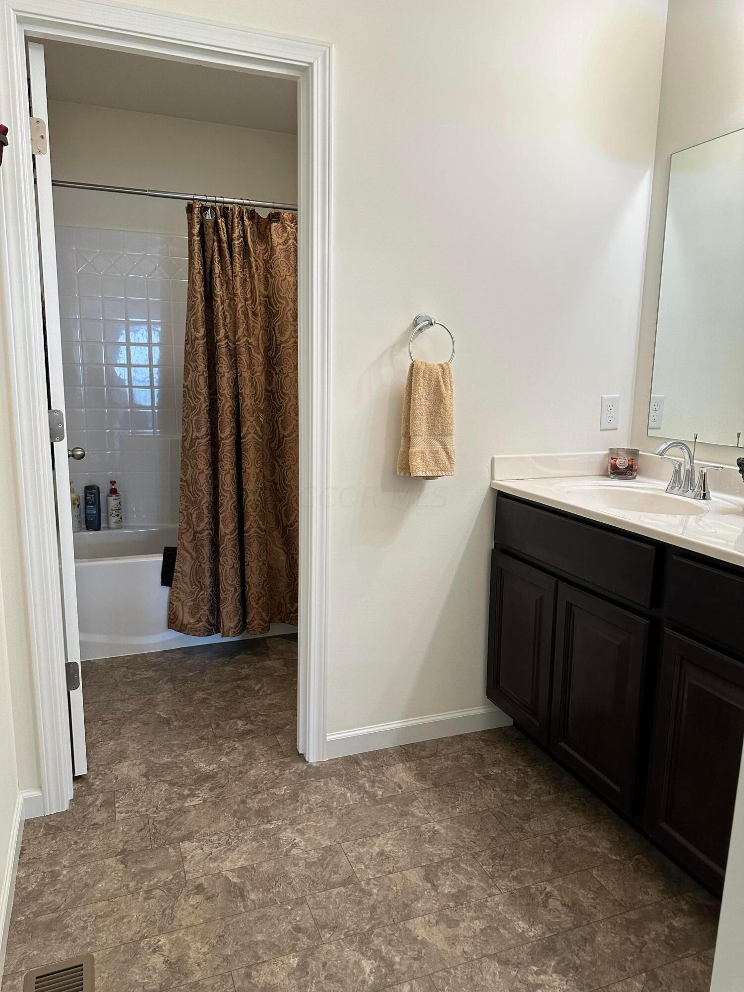 4454 Rishel Street Grove City, OH 43123 - Photo 18 of 22 Full bath upstairs