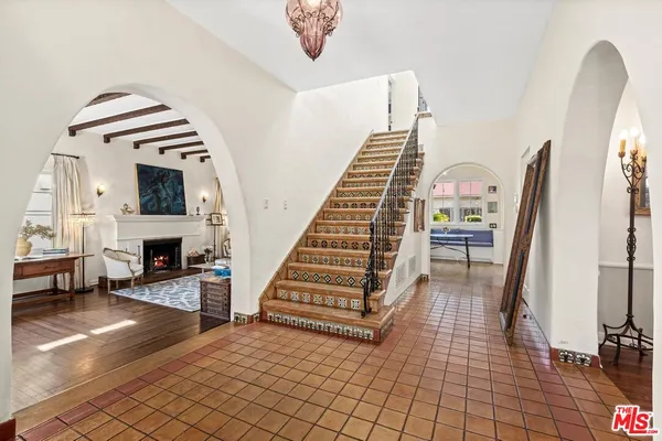 $13,700 | 537 North June Street, Los Angeles, CA 90004