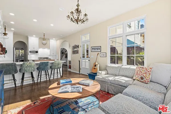 $13,700 | 537 North June Street, Los Angeles, CA 90004