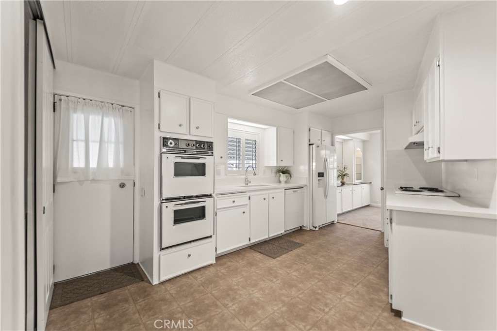 24001 Muirlands Boulevard, Unit 81 Lake Forest, CA 92630 - Photo 4 of 24