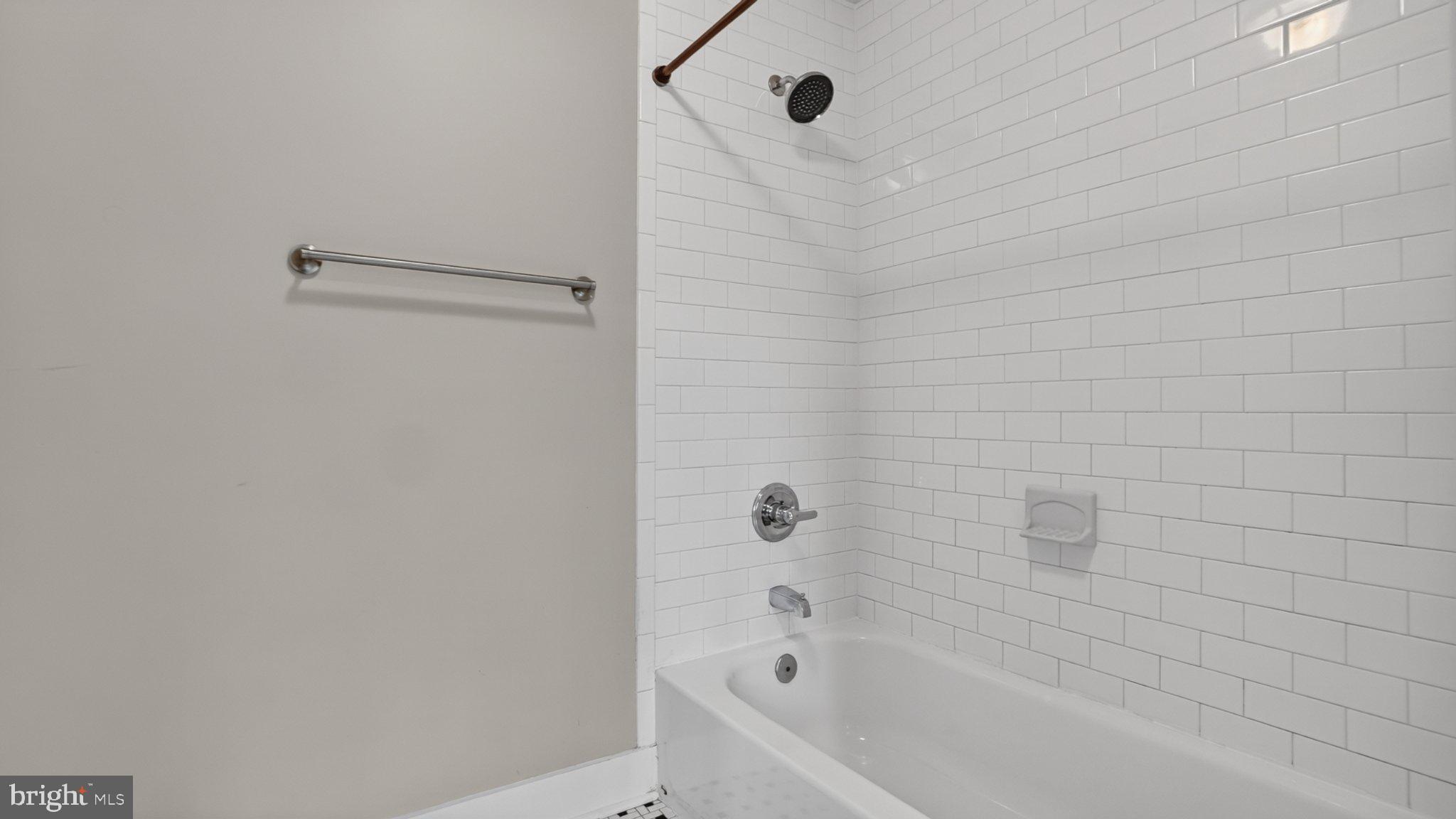 7732 West Shore Road Pasadena, MD 21122 - Photo 13 of 22 Subway tiled tub