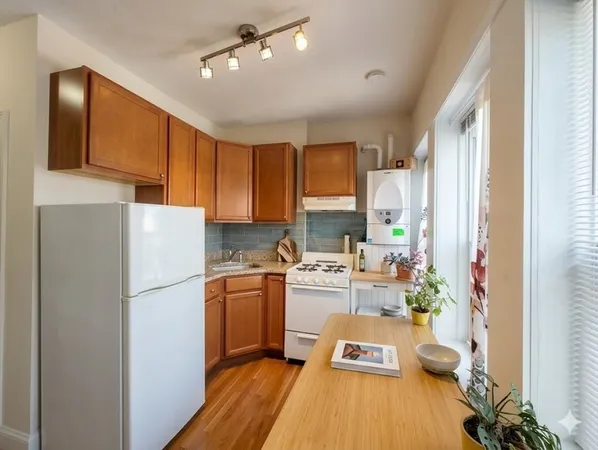 $2,867 | 1056 Cambridge Street, Unit 3F, Cambridge, MA 02139