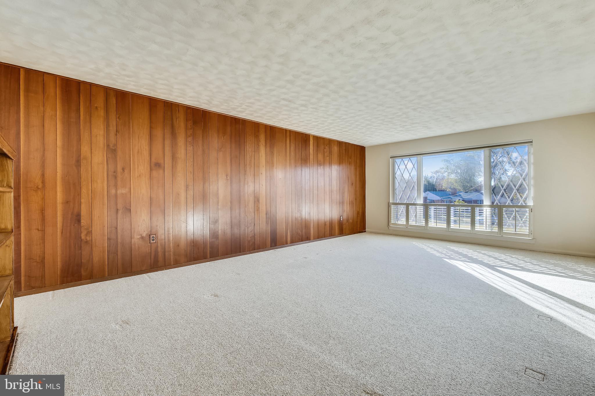 12901 Neola Road Silver Spring, MD 20906 - Photo 11 of 32 Living Room