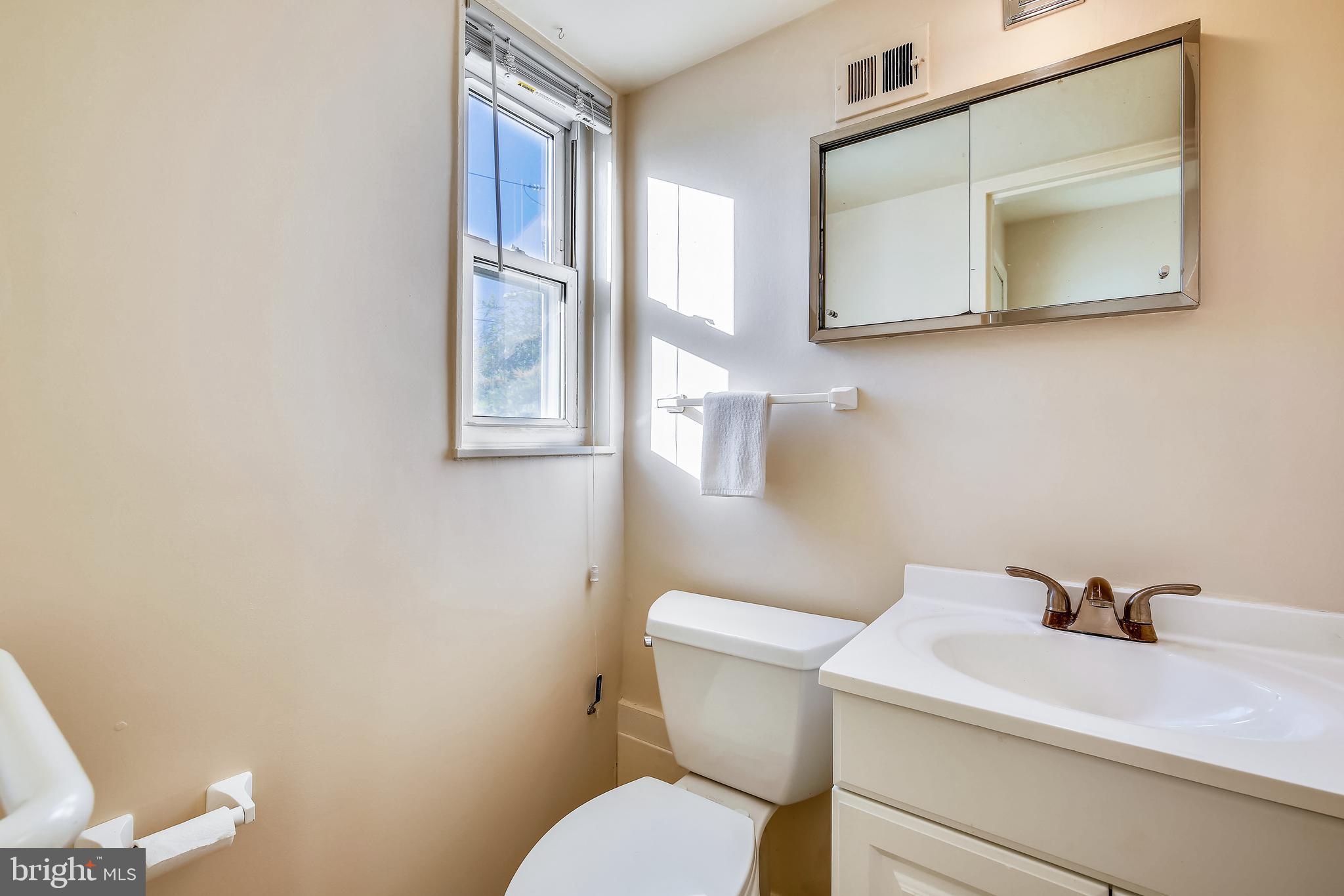 12901 Neola Road Silver Spring, MD 20906 - Photo 13 of 32 Entry Level Powder Room