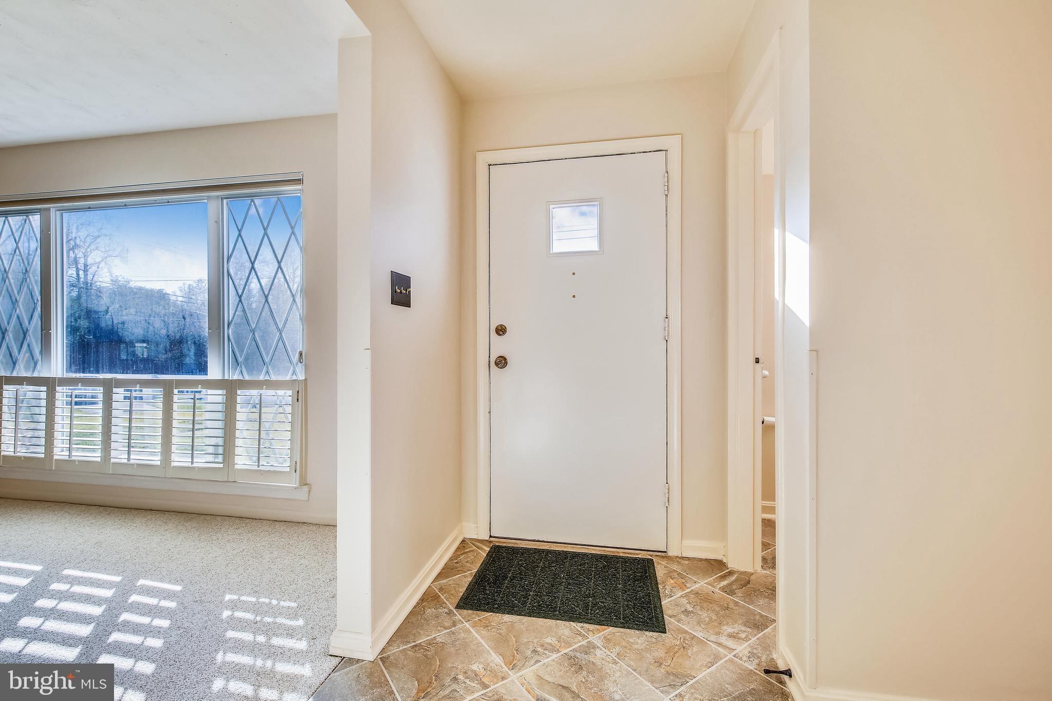 12901 Neola Road Silver Spring, MD 20906 - Photo 4 of 32 Entry Foyer