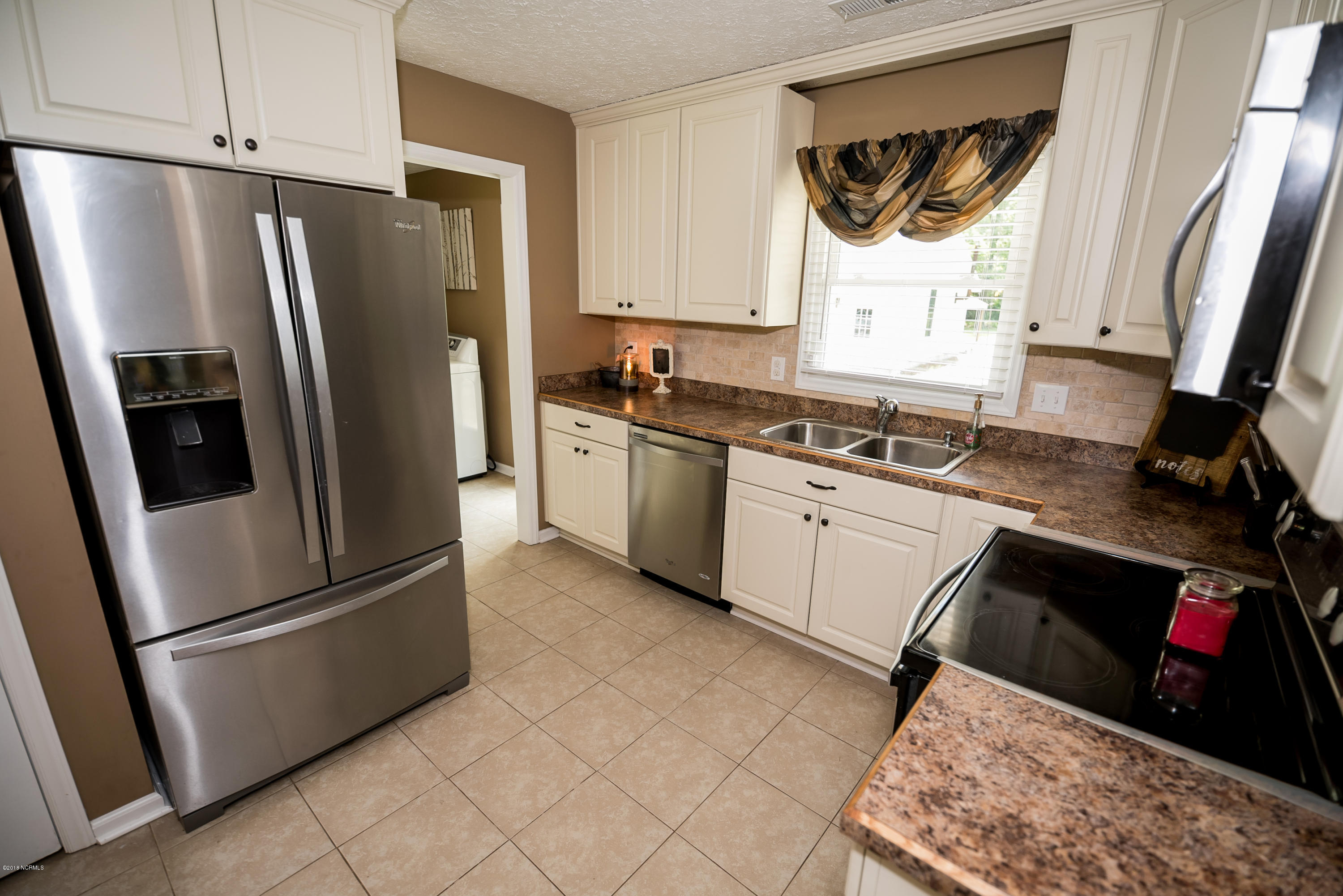 211 Fort Road New Bern, NC 28560 - Photo 13 of 35 Kitchen