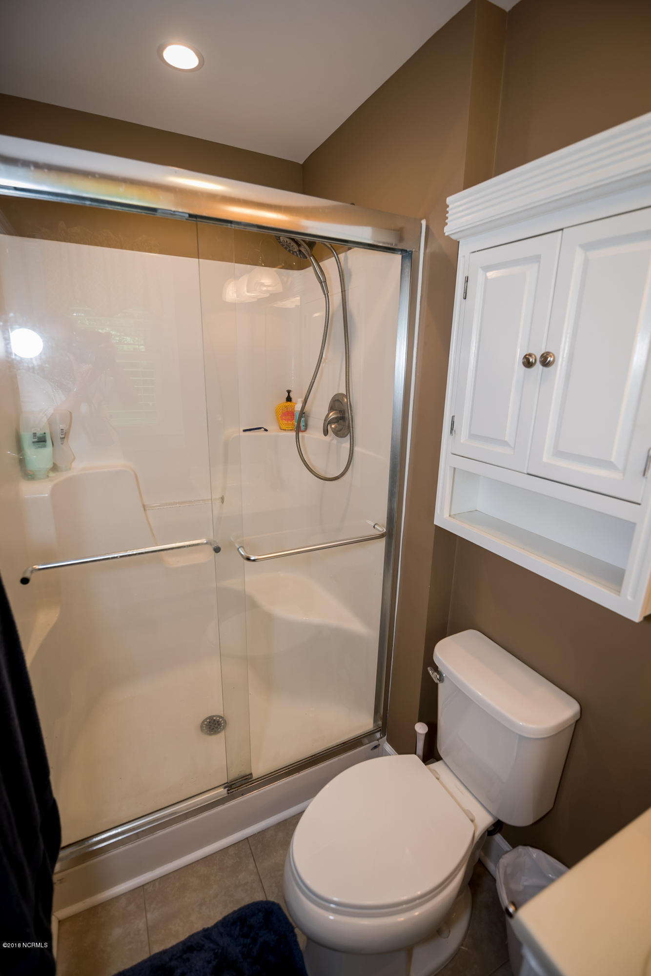 211 Fort Road New Bern, NC 28560 - Photo 16 of 35 Master Bathroom