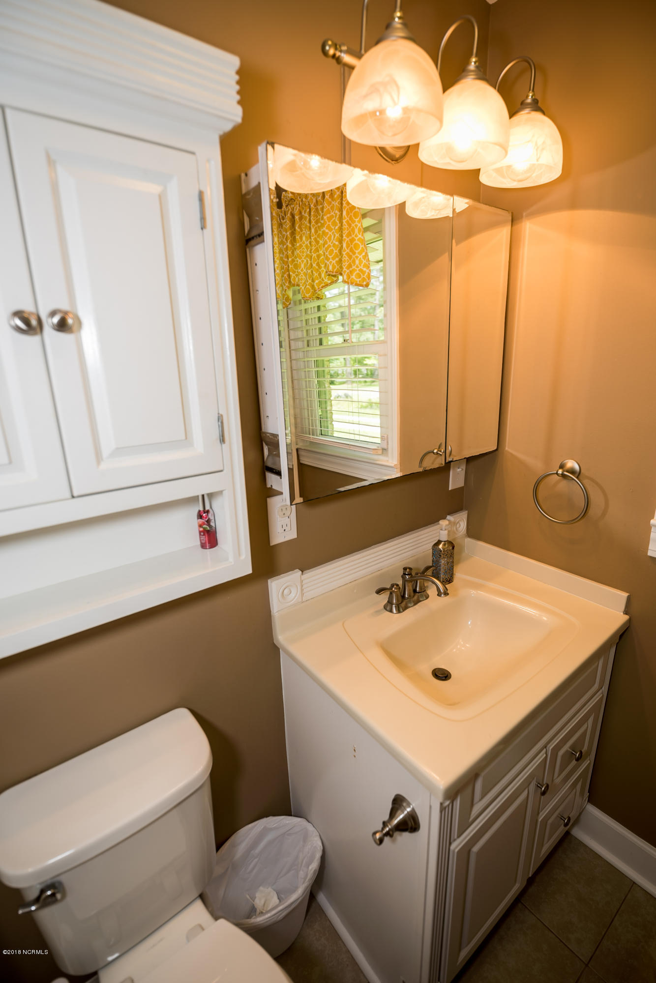 211 Fort Road New Bern, NC 28560 - Photo 17 of 35 Master Bathroom