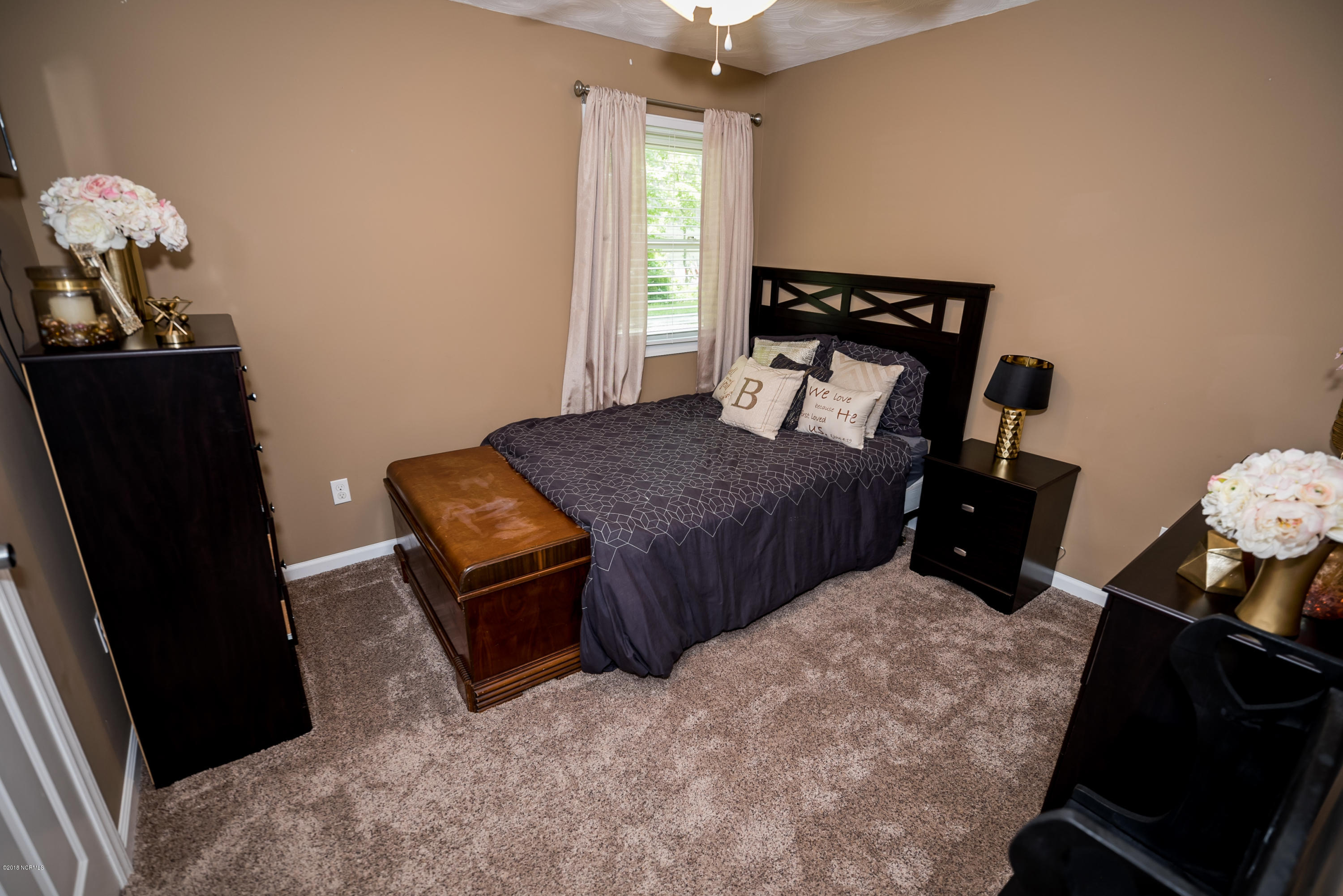 211 Fort Road New Bern, NC 28560 - Photo 19 of 35 Guest Room