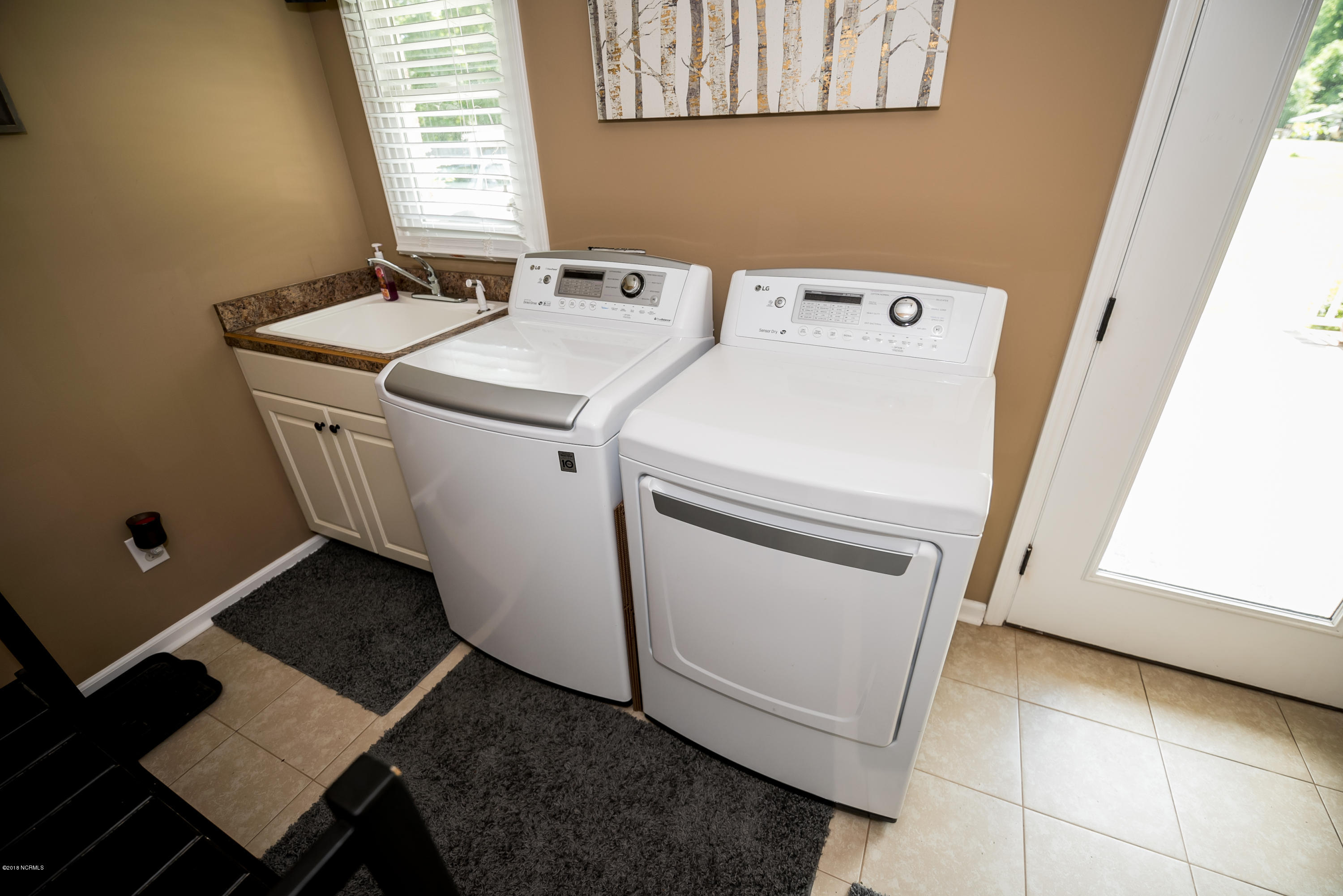 211 Fort Road New Bern, NC 28560 - Photo 23 of 35 Laundry Sink