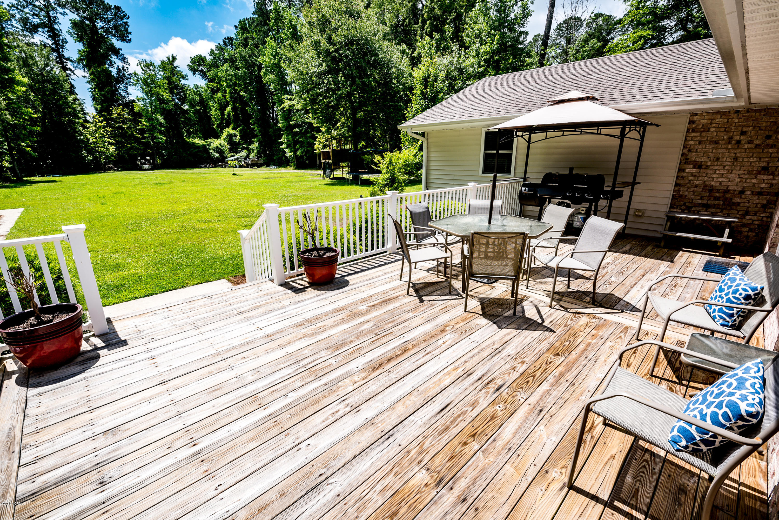 211 Fort Road New Bern, NC 28560 - Photo 25 of 35 Relax on the Deck