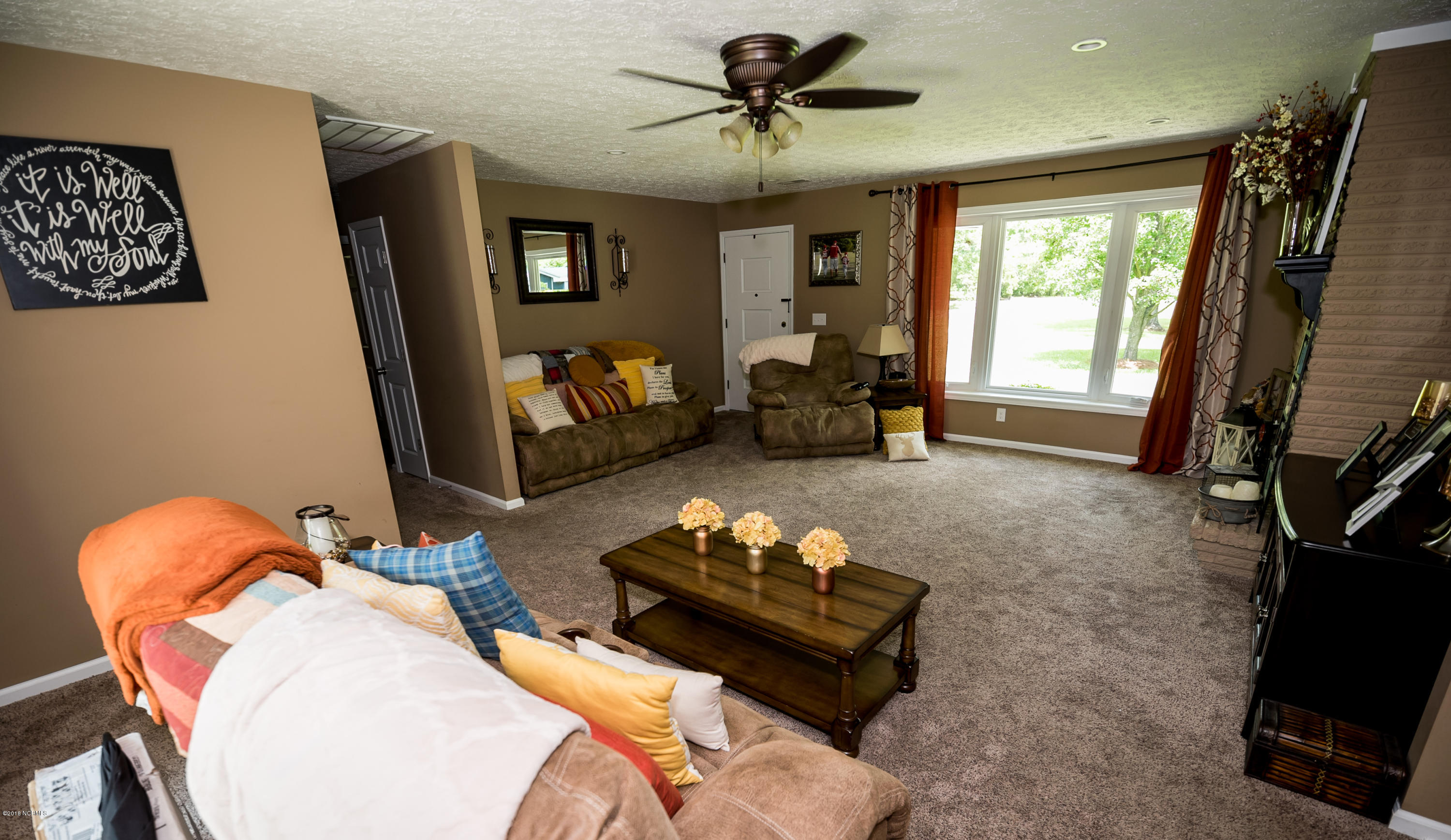 211 Fort Road New Bern, NC 28560 - Photo 6 of 35 Living Room View