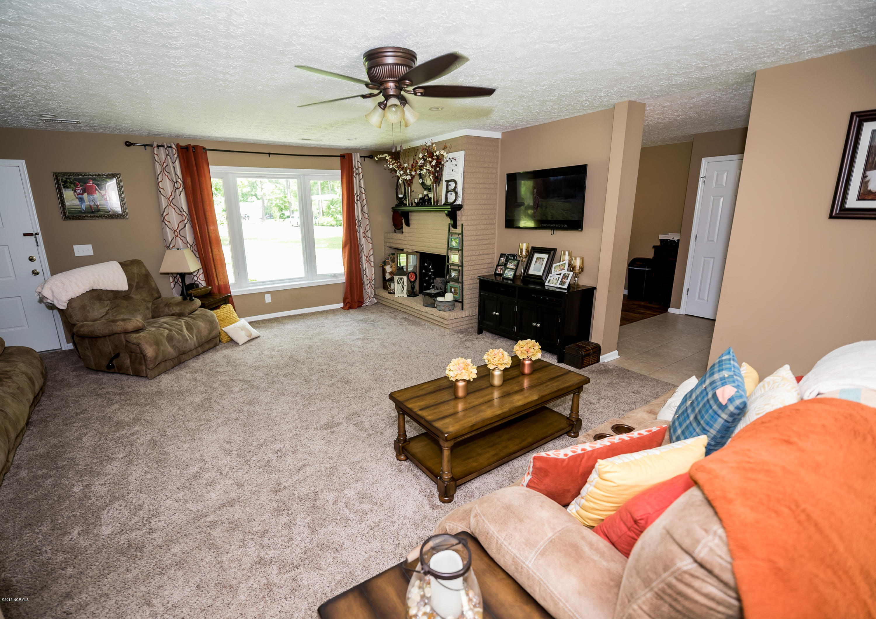 211 Fort Road New Bern, NC 28560 - Photo 7 of 35 Living Room View