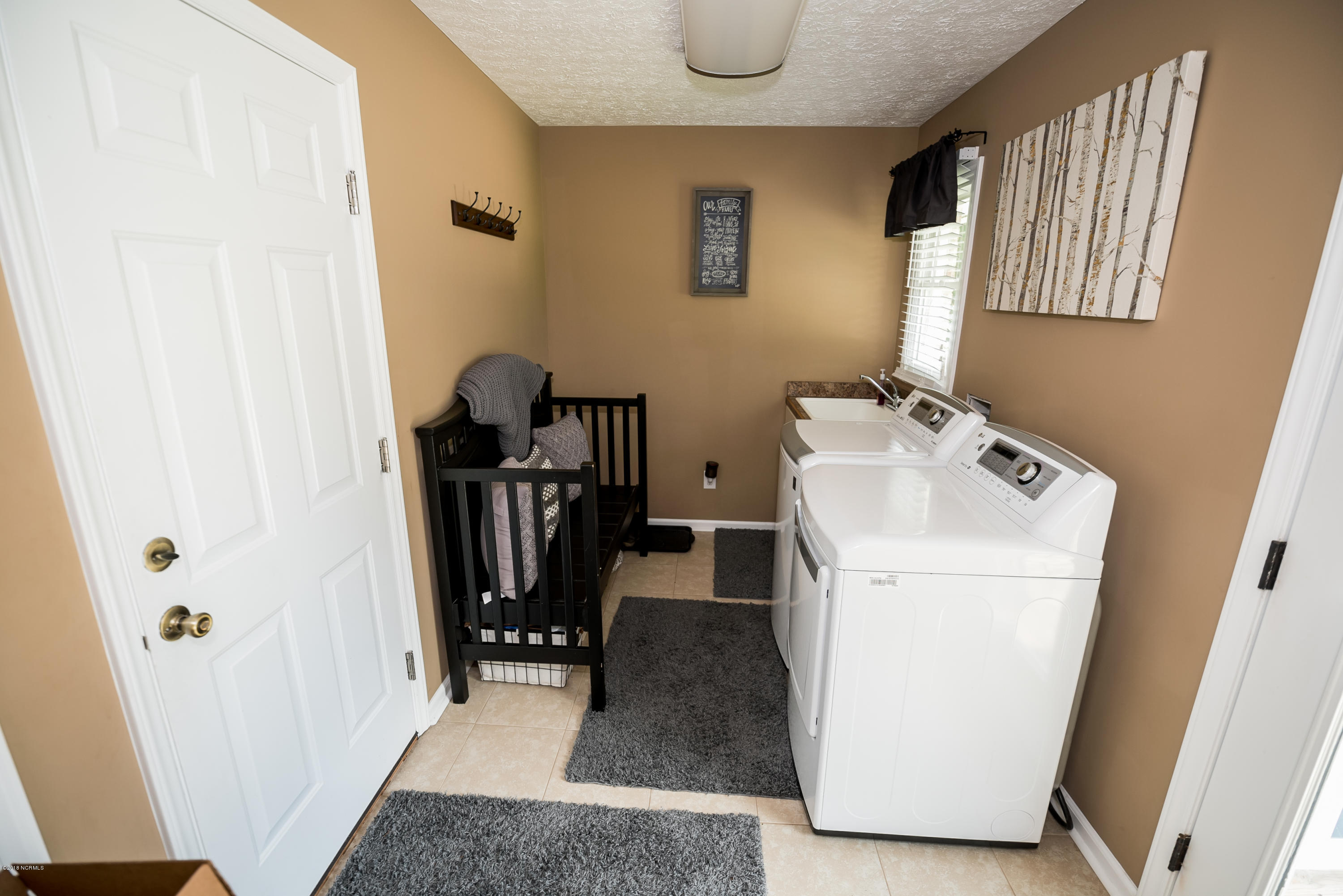 211 Fort Road New Bern, NC 28560 - Photo 8 of 35 Laundry Room