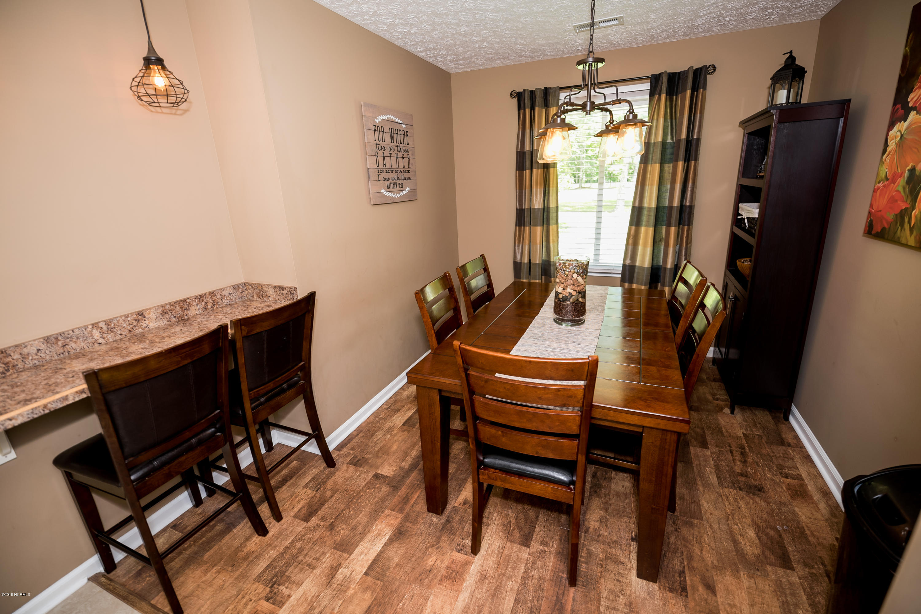 211 Fort Road New Bern, NC 28560 - Photo 10 of 35 Dining Room and Bar Area