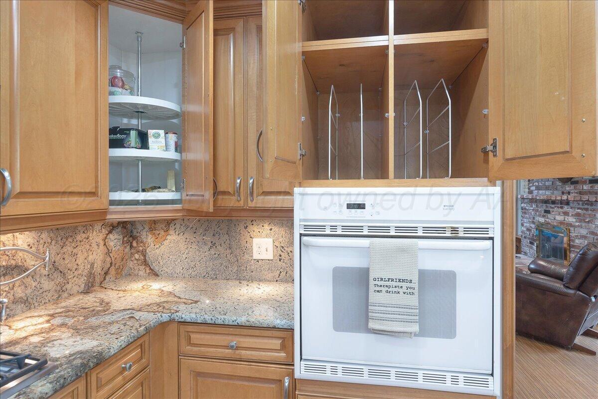 6215 Elmhurst Road Amarillo, TX 79106 - Photo 15 of 33 17-Kitchen 8