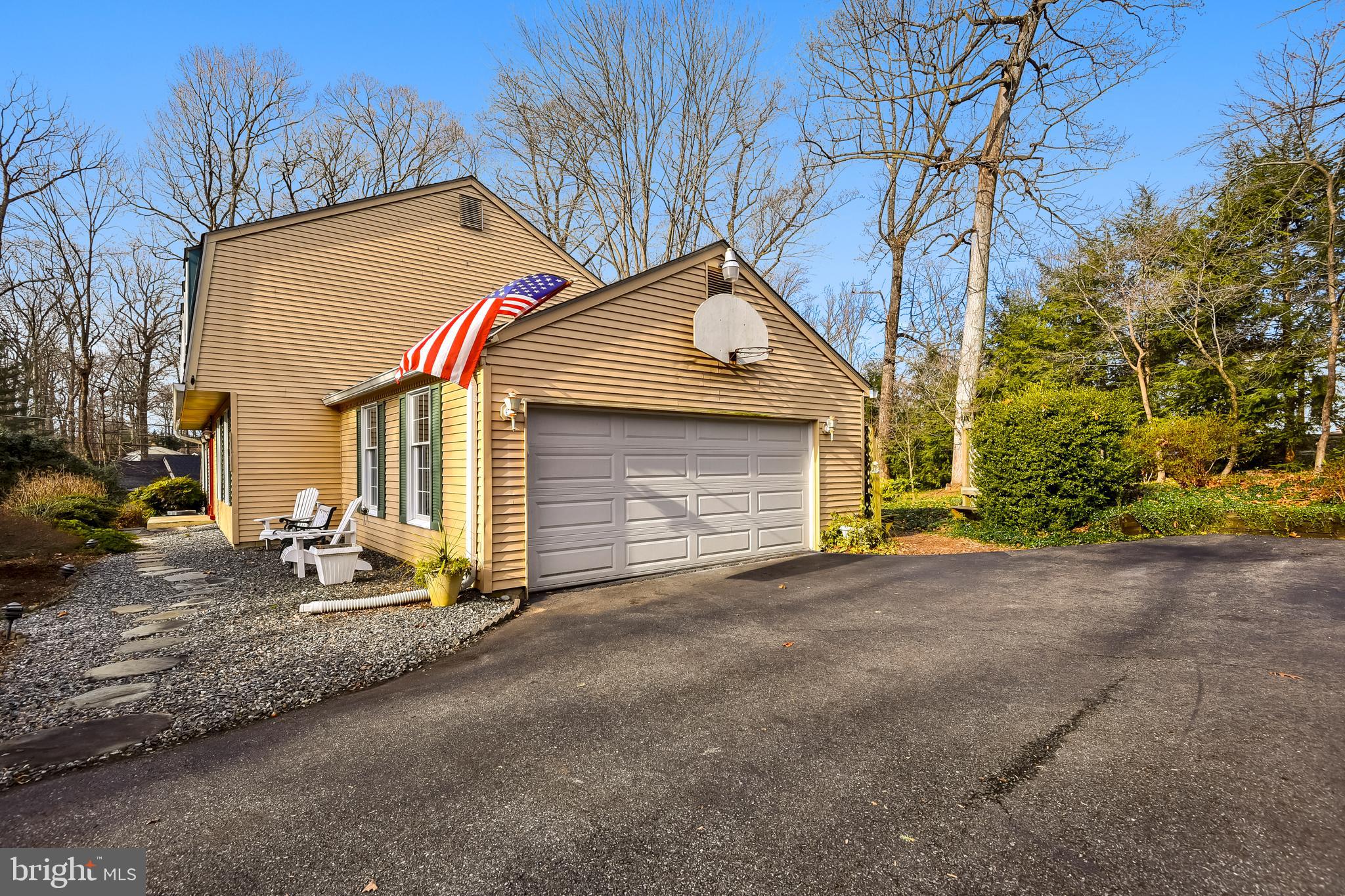 624 Shore Acres Road Arnold, MD 21012 - Photo 34 of 60 Huge driveway w/ turnaround & extra parking area